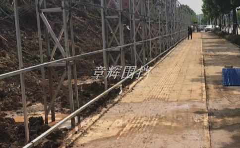 簡易圍擋的顏色和樣式有哪些可以選擇？（簡易圍擋的外觀設(shè)計與裝飾風格）