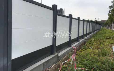 簡易圍擋在城市橋梁施工中的顏色應(yīng)該如何配置？（城市橋梁施工中簡易圍擋的顏色選擇要求）