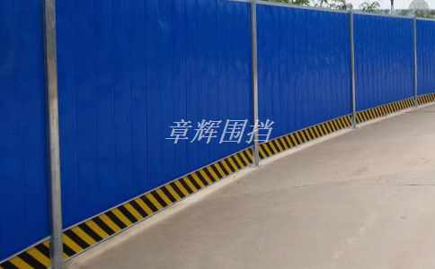 如何通過簡易圍擋來完成對停車場或活動現(xiàn)場的布局設(shè)計(jì)？（簡易圍擋在臨時場所中的布置技巧）