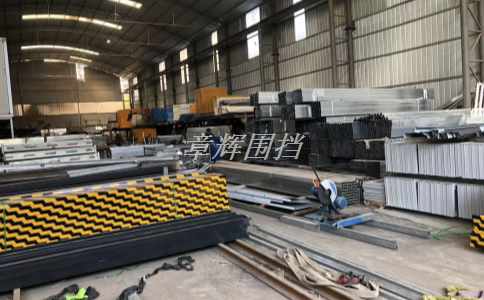 簡易圍擋在不同場合下的使用壽命有何區(qū)別？（不同場合下簡易圍擋的使用年限分析）