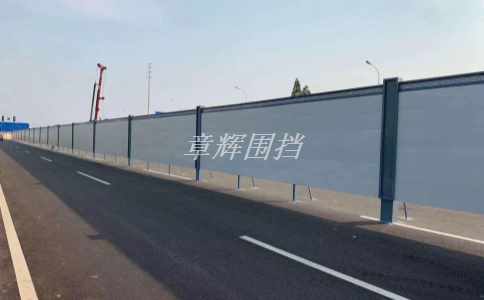 簡易圍擋在城市道路維修中的顏色應(yīng)該如何配置？（城市道路維修中簡易圍擋的顏色和樣式搭配建議）