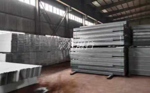 pvc圍擋在遇到強(qiáng)風(fēng)時如何保持穩(wěn)定性？