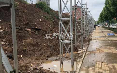 如何合理設(shè)置和管理不同類(lèi)型的簡(jiǎn)易圍擋，如臨時(shí)性、**性等？